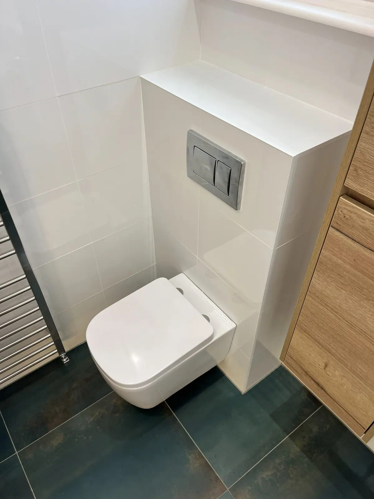 The wall-hung toilet with a concealed cistern