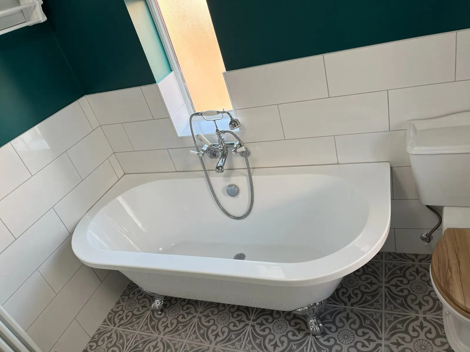 The roll-top bath and its traditional mixer tap