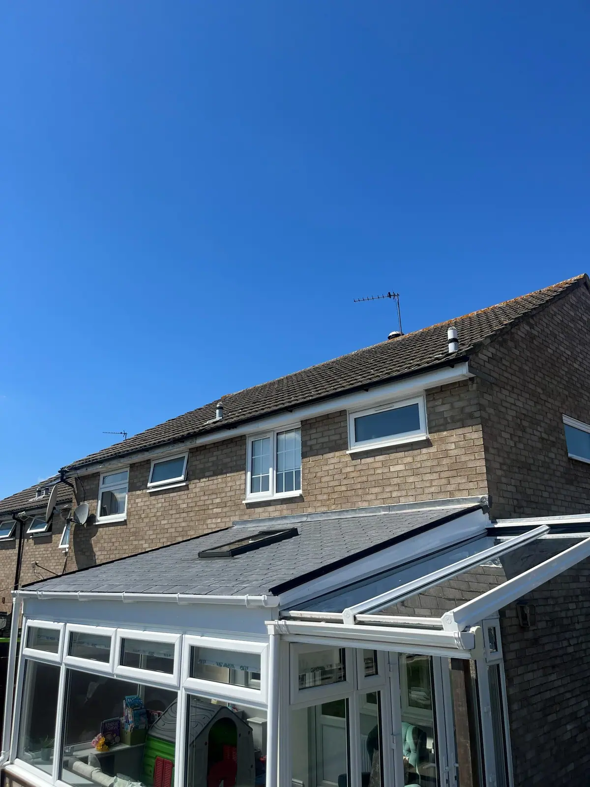 The finished roof and its roof light from the side